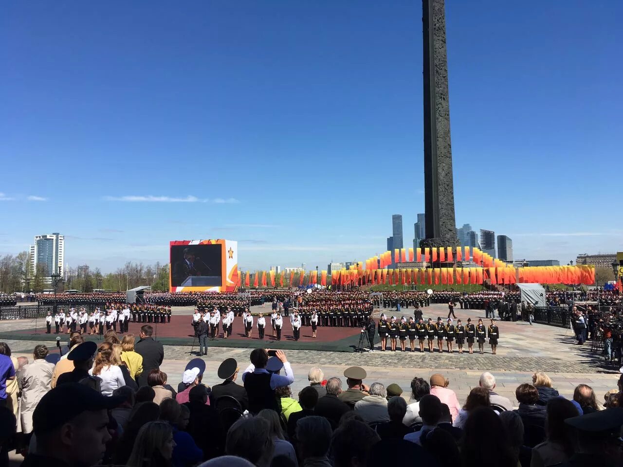 Мемориал в парке победы на поклонной. Парк Победы Поклонная гора. Парк Победы на Поклонной горе Москва. Ансамбль парка Победы на Поклонной горе. Мемориальный комплекс на Поклонной горе в Москве.