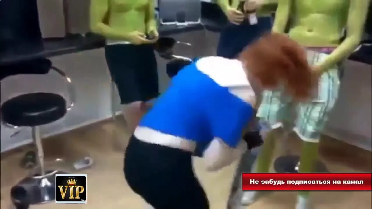 Видеоролики приколы с девушками. Приколы про девушек. Смешные ролики про женщин. Прикольные ролики с пьяными девушками. Прикольные ролики девушки.