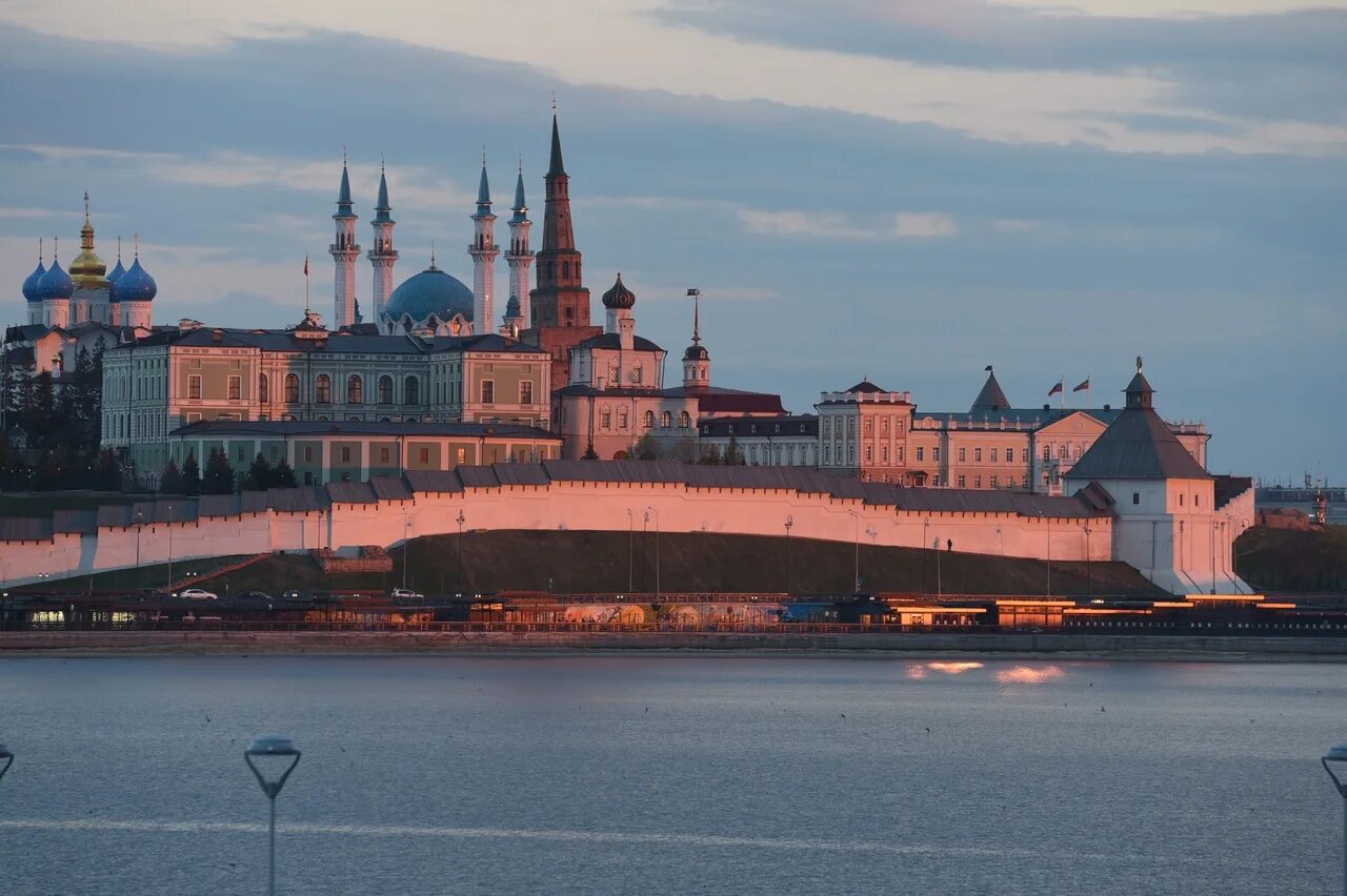 Кремль Яр Буе. Казань достопримечательности. Кремлевская набережная Казань. Кремлёвская набережная Казань фото. Что сейчас проходит в казани