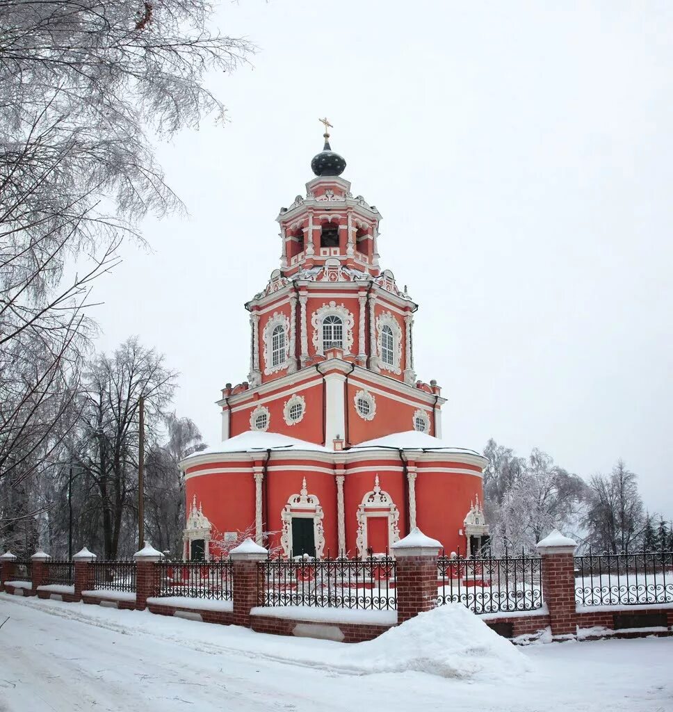 спасская церковь в уборах московской области. храм в селе уборы одинцовского района. храм спаса нерукотворного образа в селе уборы. храм спаса село уборы. уборы храм спаса нерукотворного.