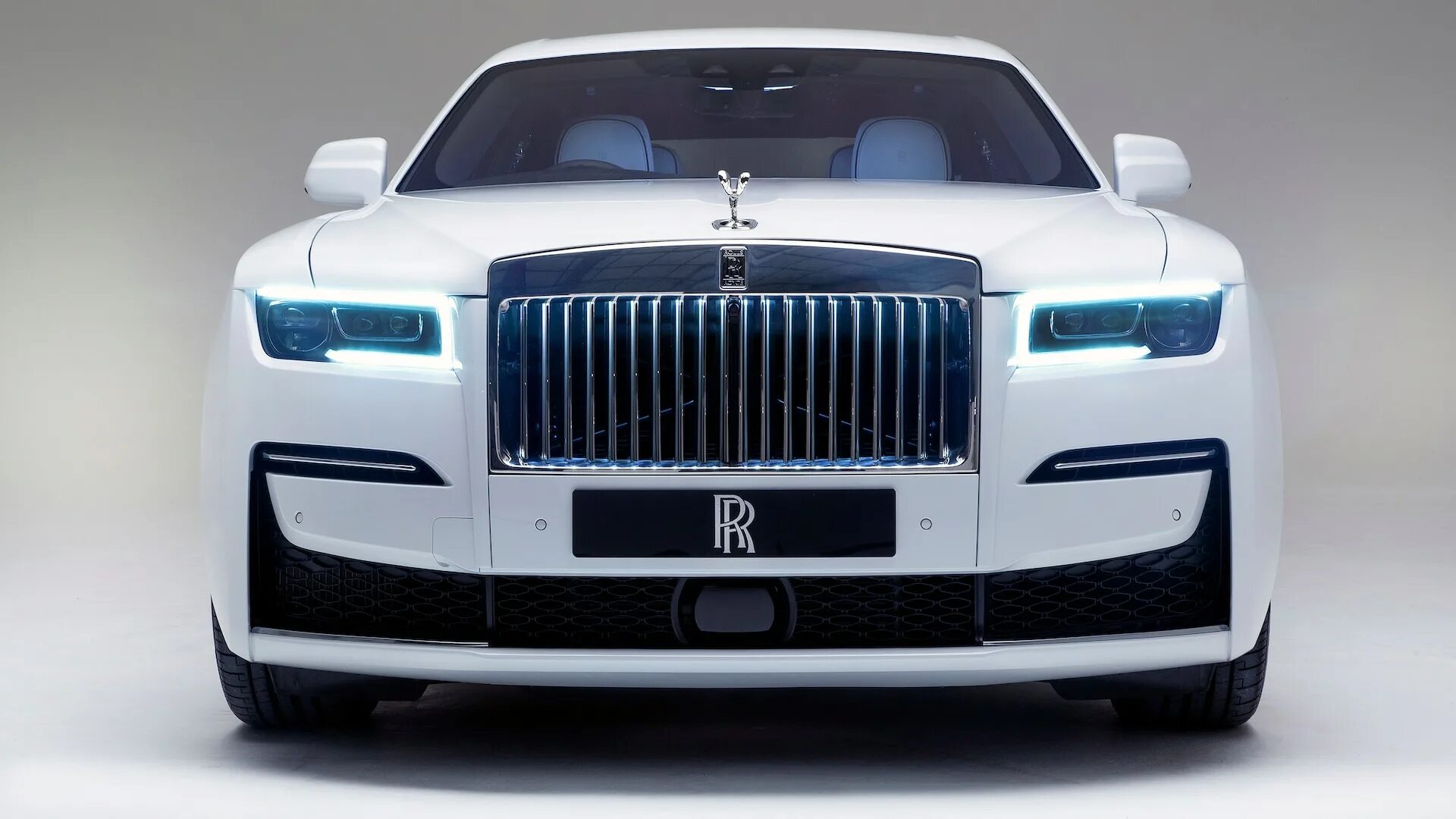 Новый rolls royce. Роллс Ройс Ghost 2021. Rolls Royce Ghost 2021. Rolls Royce Ghost 2022. Новый Rolls Royce Ghost 2021.