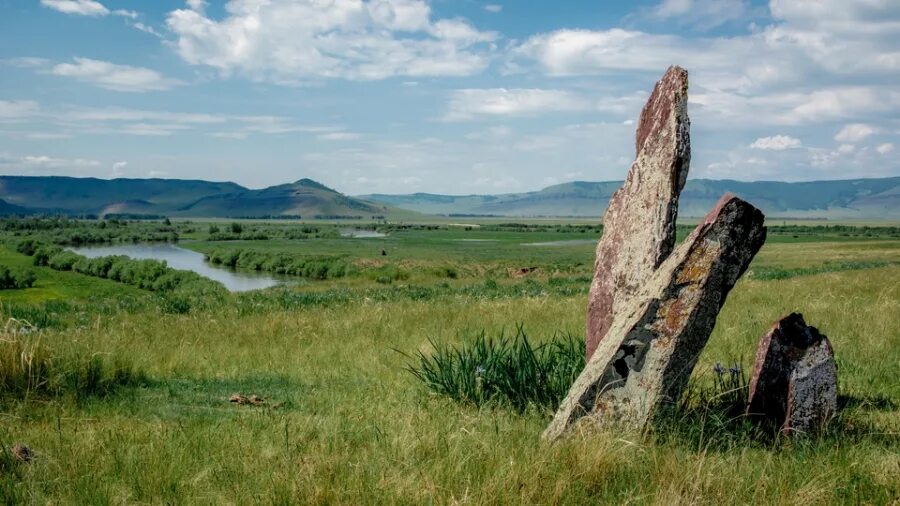 подножье белухи горный алтай. золотые горы алтая телецкое озеро. алтайский заповедник золотые горы алтая. золотые горы алтая белуха. горы всемирного наследия.
