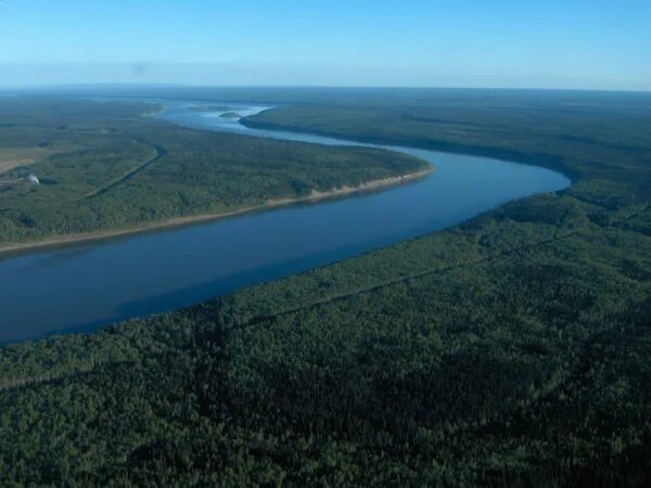 Какие крупные реки в канаде. Река Маккензи Канада. Северная Америка река Маккензи. Устья реки Маккензи. Река Маккензи фото.
