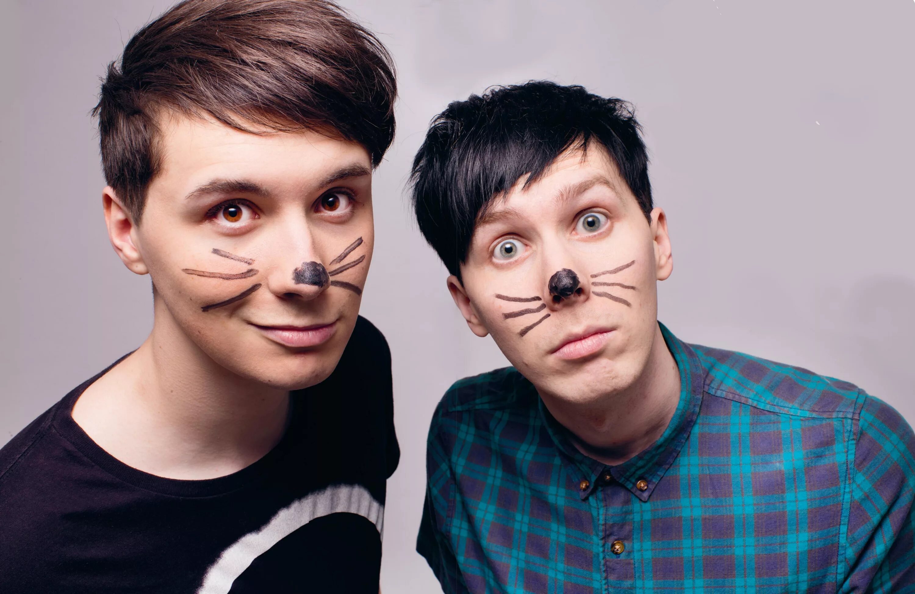 Ютубер ден. Дэн и Фил. Dan Howell and Phil Lester. Дэн и Фил Лестер. Daniel Howell and Phil.