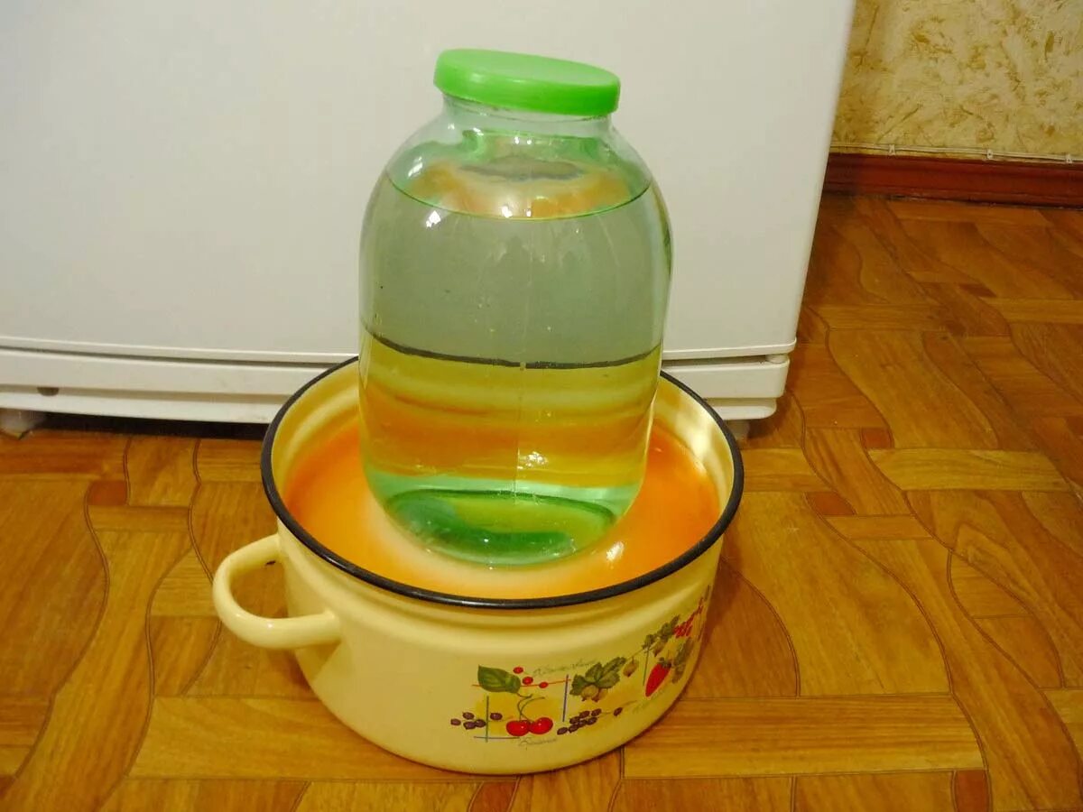 Находится под гнетом