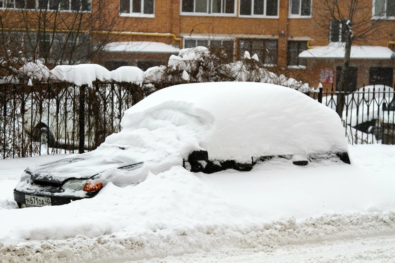 Прогулка зимой. Зима - 25. Прогулка зимой. Сугробы калуг. Ночью грянул мороз на снегу образовалась крепкая ледяная.