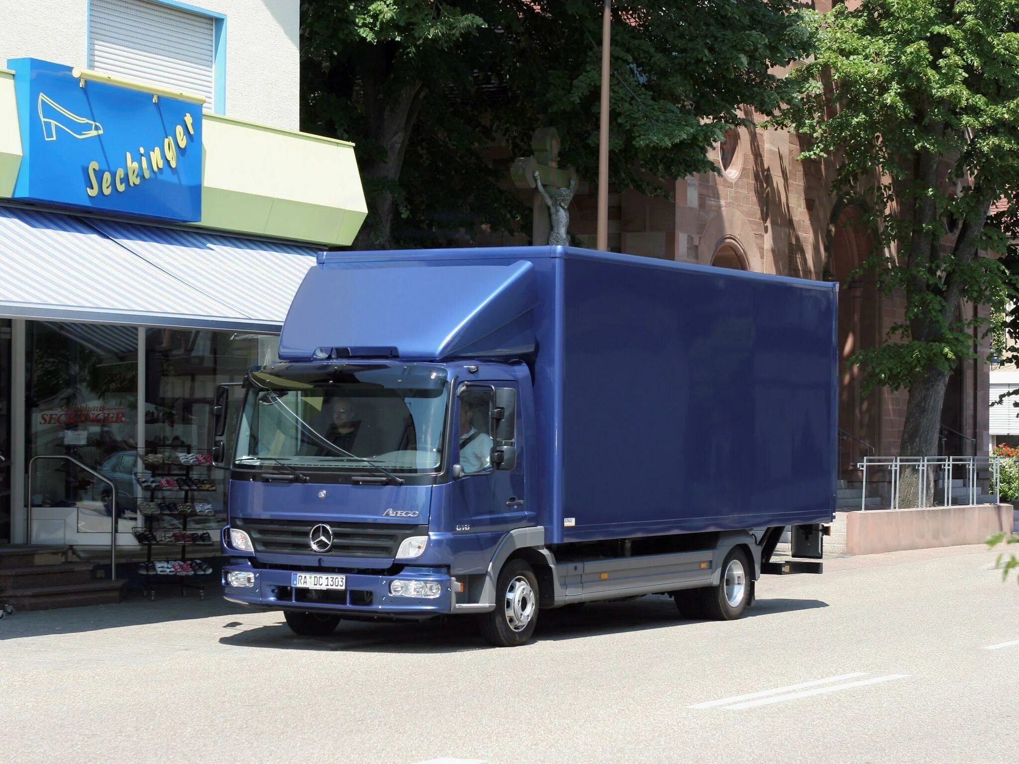 Мерседес атего 6. Mercedes atego 818. мерседес бенц атего. мерседес бенц атего 818. mercedes benz atego 2005.