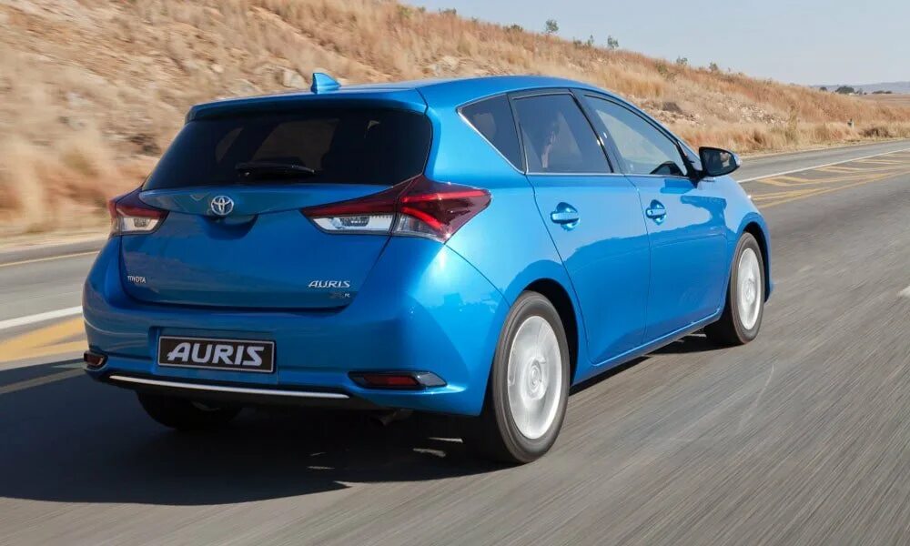 Toyota auris. Аурис 2015. Toyota Auris 2015 года. Тойота аурис хэтчбек 2015.