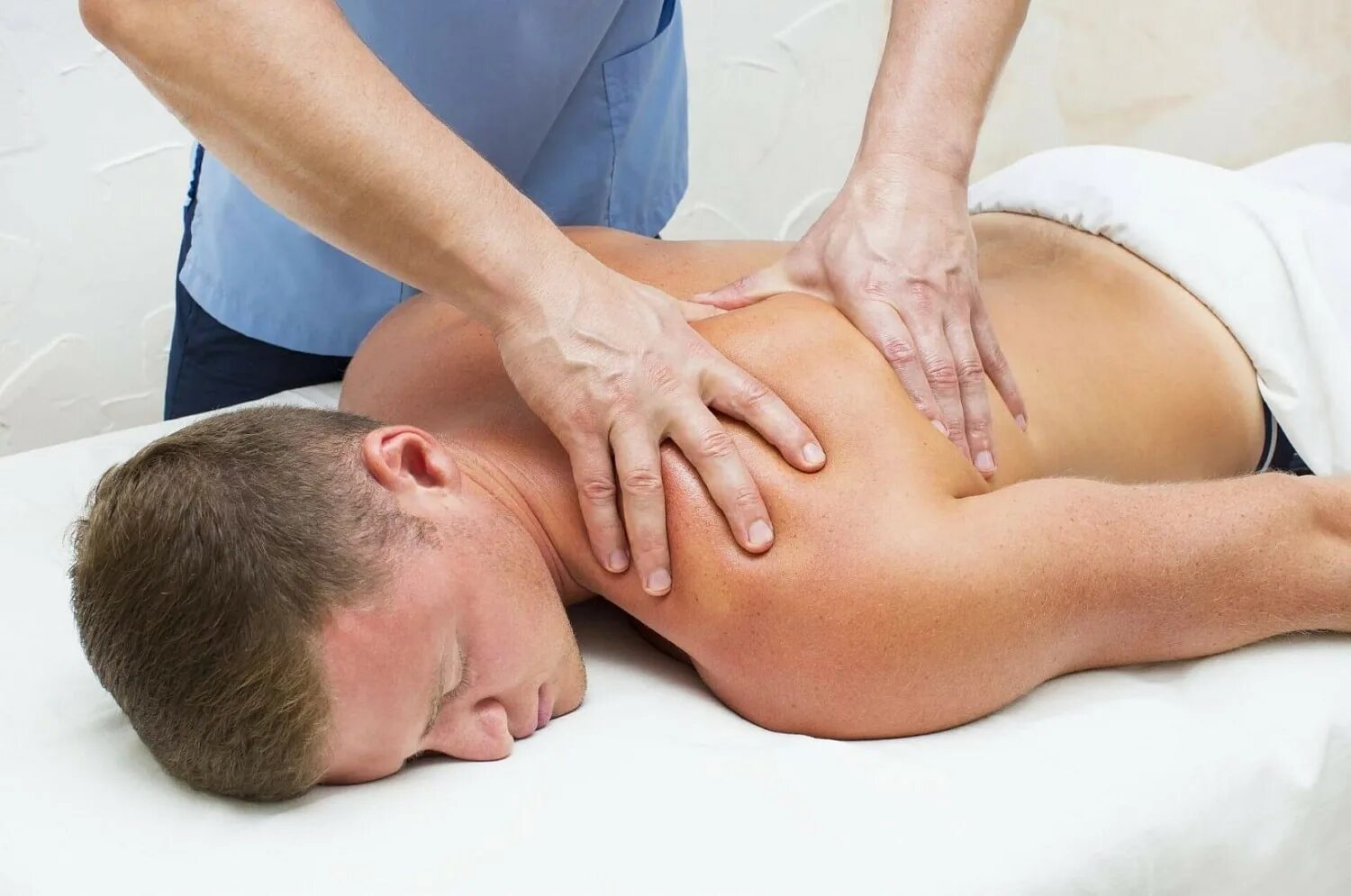 Massage o. Массаж спины. Классический массаж. Спортивный массаж. Лечебный массаж.