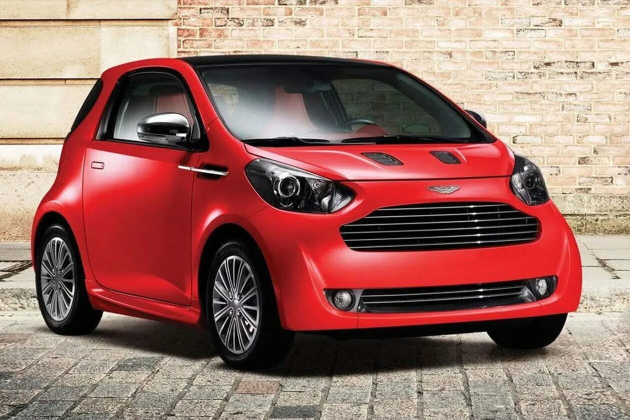 Купить маленькую машину автомат. Toyota IQ Aston Martin Cygnet. Aston Martin Cygnet. Сузуки малолитражка.