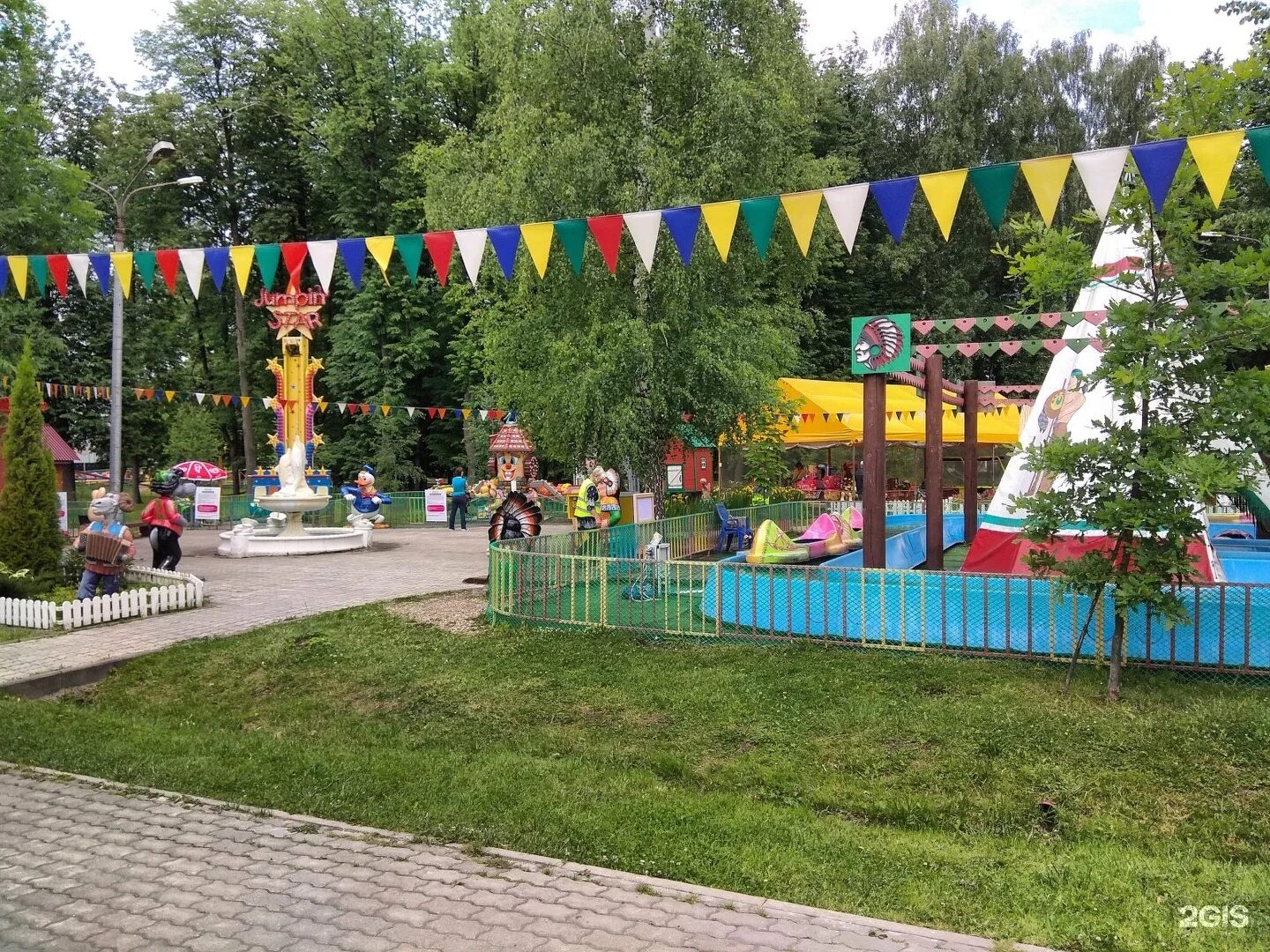 Пюгоролскоц парк электросталь. Электросталь парк аттракционов чудо парк. Чудо-парк электросталь городской парк. Электросталь парк аттракционов чудо парк. Парк плаза аттракционы электросталь.