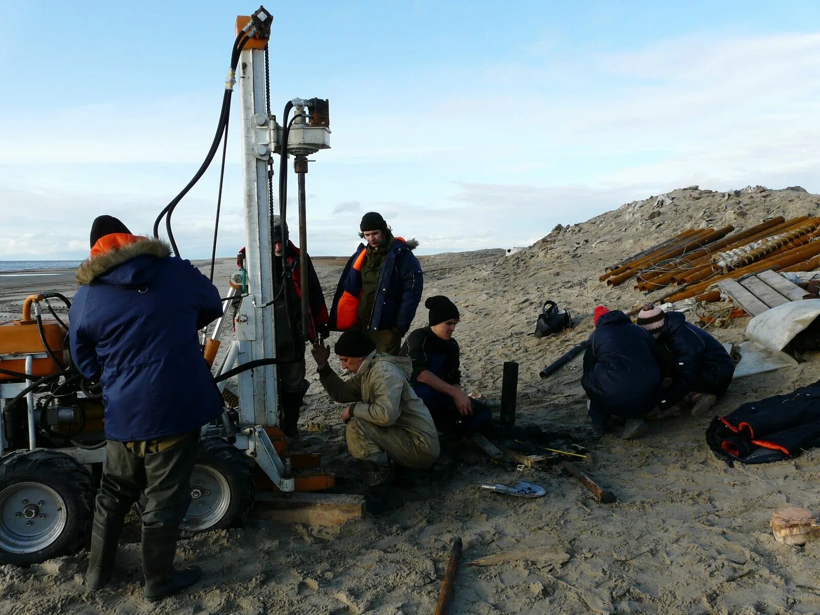 Геофизик 9. Ысык-атинский разлом линии разлома. Leica geosystems маркшейдер. Геофизик 9. Геофизик фото.