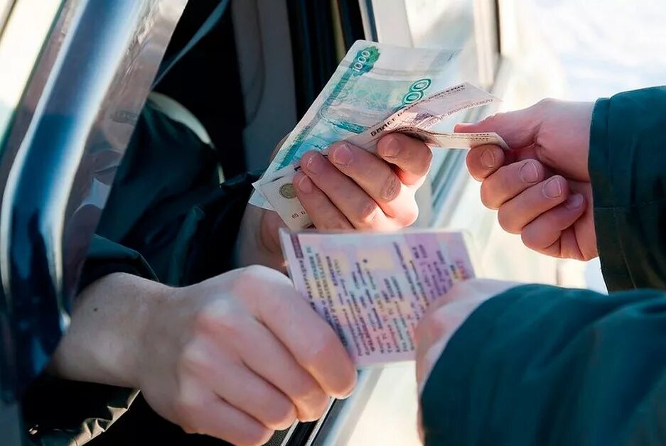 Водителя за взятку