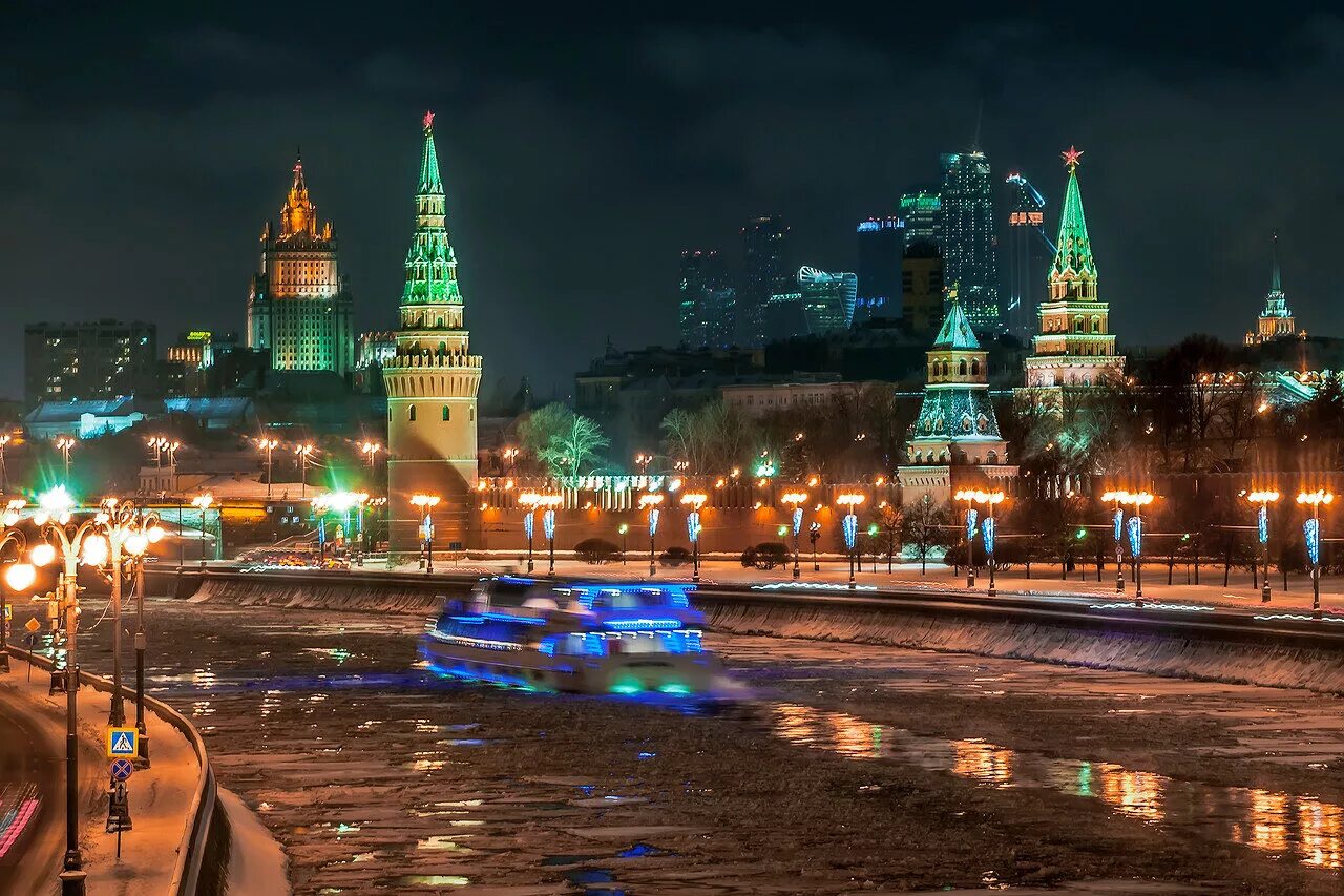 Покажи красивая москва. Ночная Москва Таганка. Ночная Москва летом. Огни ночной Москвы. Центр Москвы ночью.