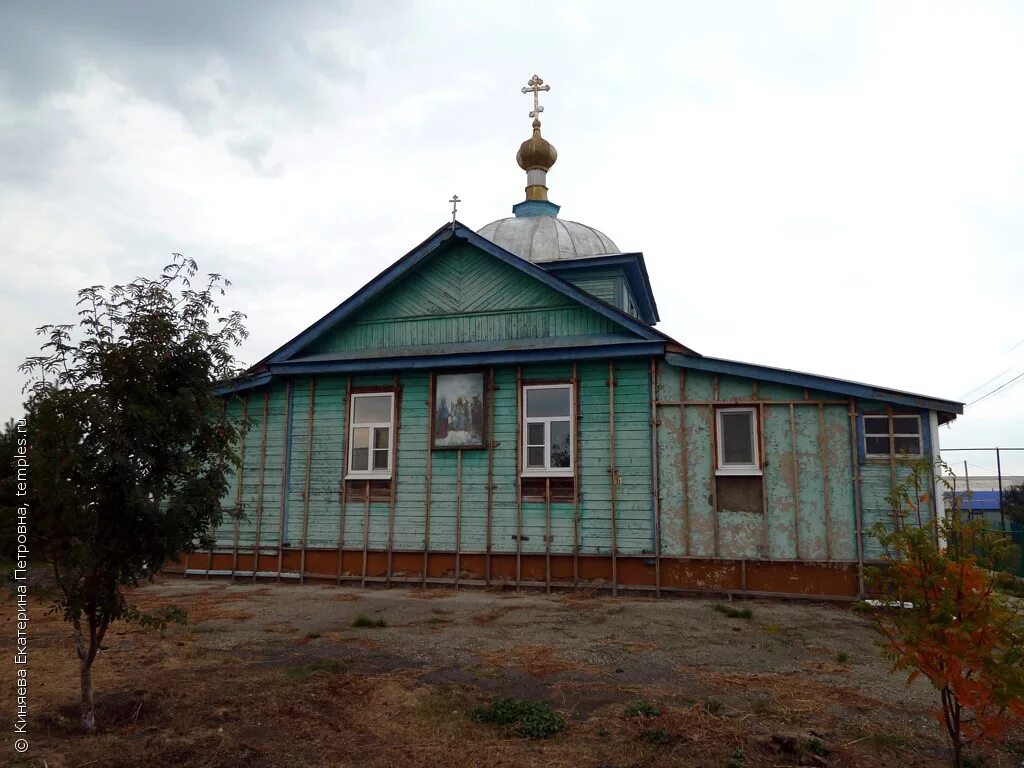 Б глушица самарская область. Троицкая Церковь в с. большая Глушица Самарской области. Храм Троицы большая Глушица. Посёлок Глушицкий Самарская область храм. Церковь большая Глушица Саратовская область.