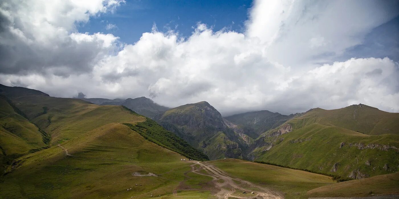 Смотровая площадка Казбеги. Горы Казбеги фото. Казбеги квадроциклы. Фото Казбеги из спепанцвинды.