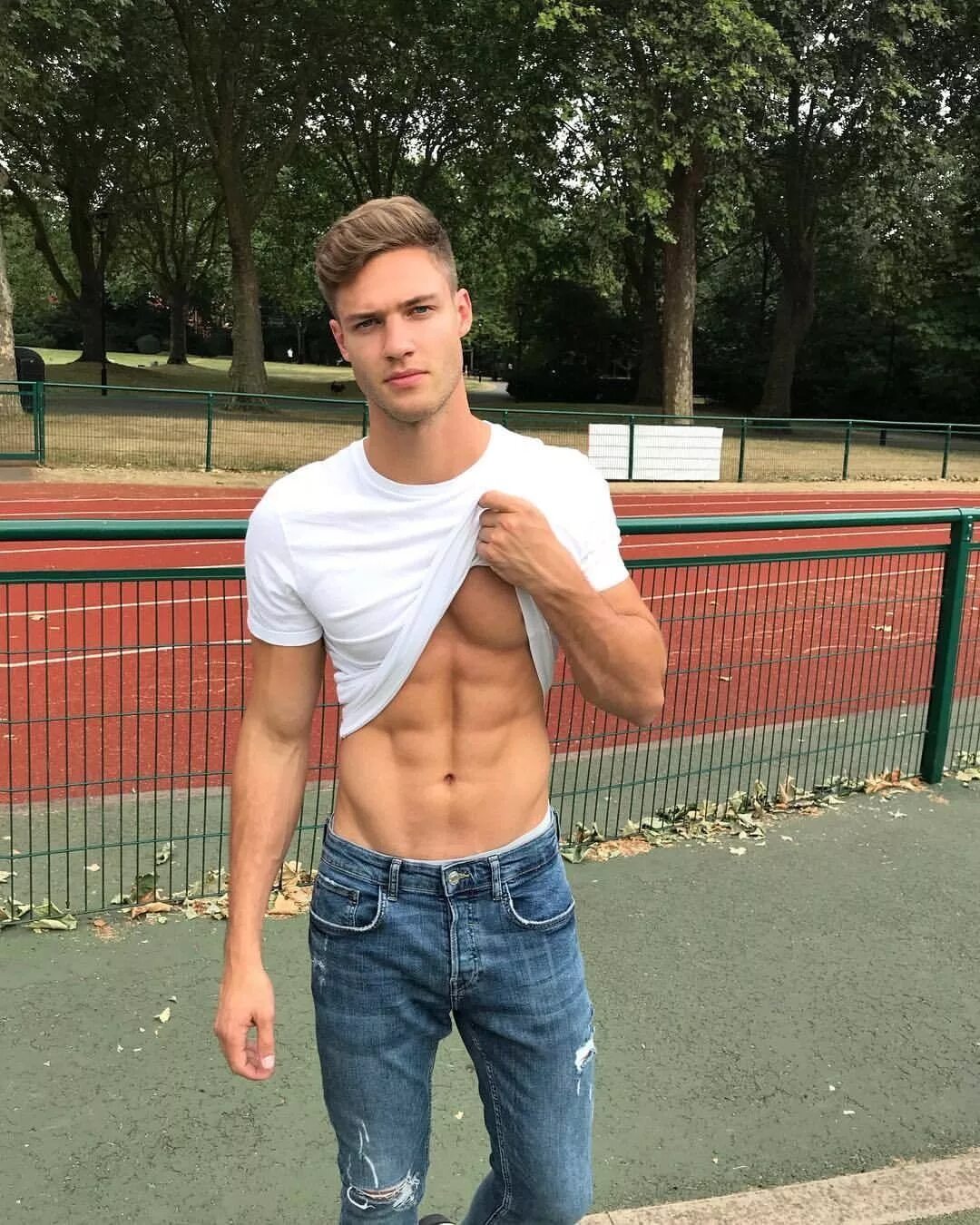 Фото парня 18 домашние