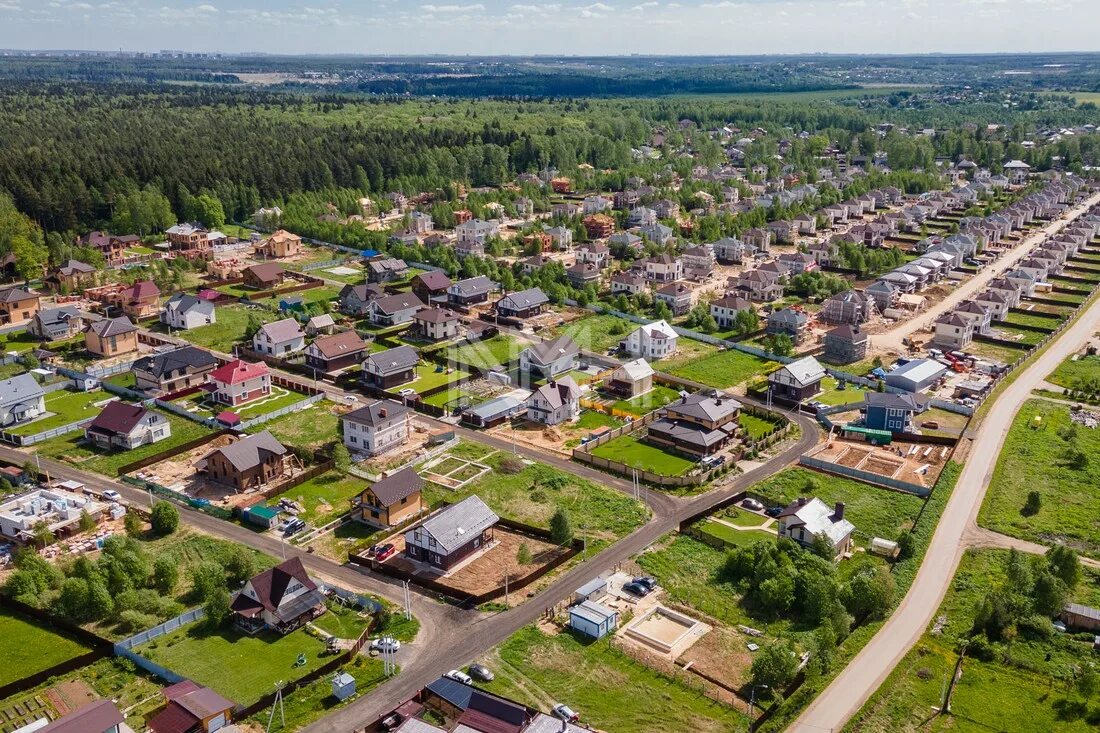 Поселок шарапово. Шарапово Краснопахорское поселение. Усадьба Шарапово коттеджный поселок. Лужайкино коттеджный поселок. Краснопахорское поселение Москва.