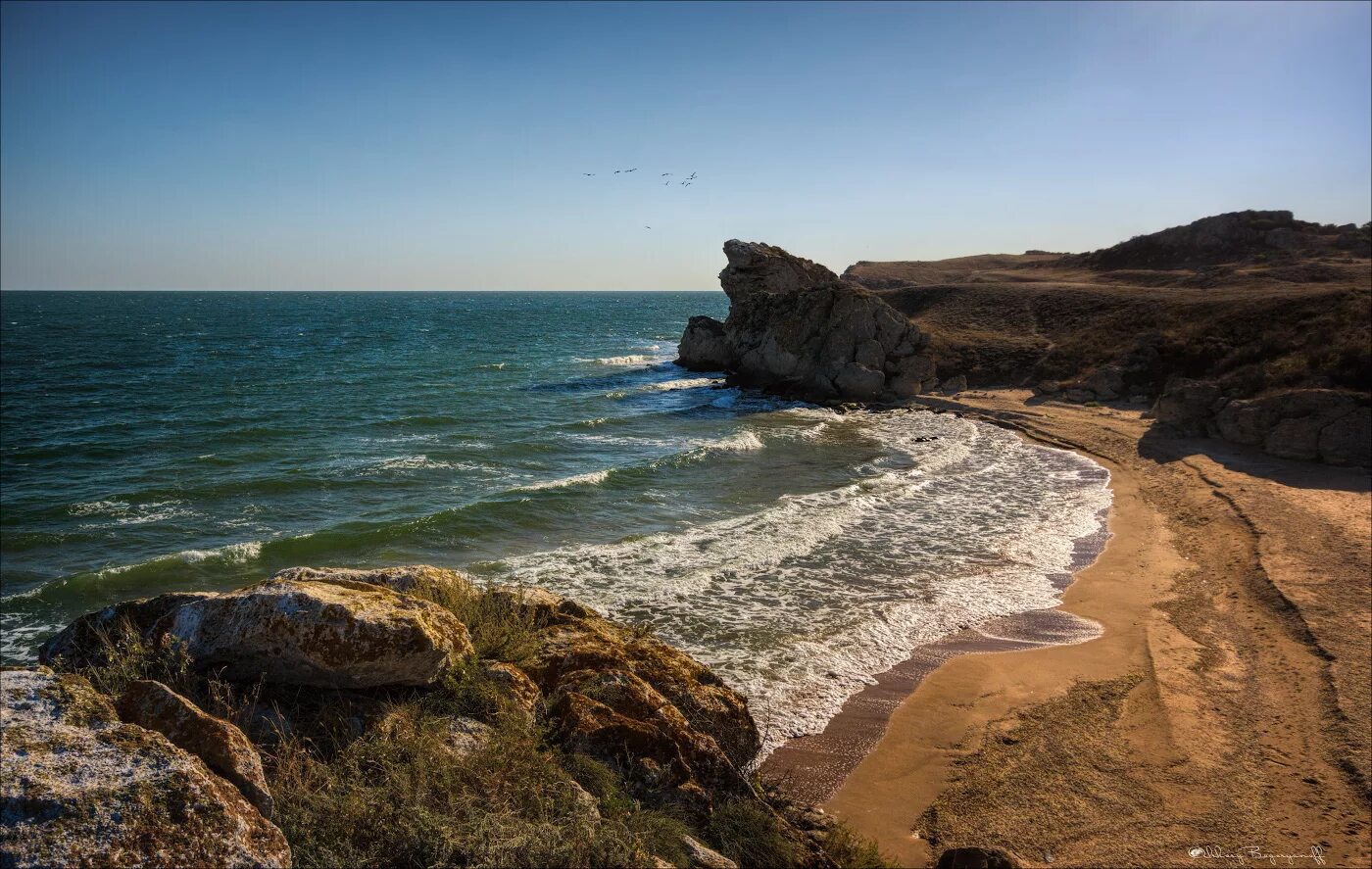 Генеральский пляж крым где. Генеральские пляжи скала морской. Генеральские пляжи Керчь. Генеральские пляжи скалы рассвет. Генеральские пляжи Межводное.