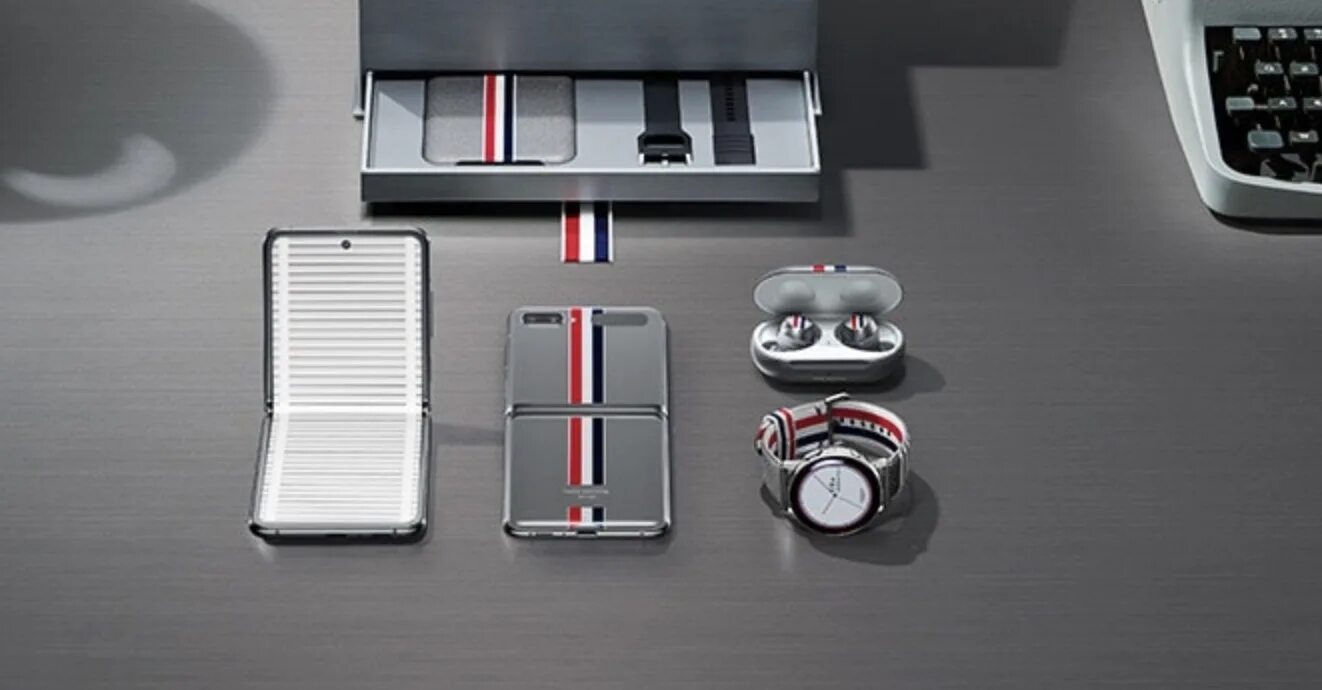 Z flip авито. Samsung galaxy fold 2 thom browne edition. samsung z fold 2 thom browne edition. samsung galaxy z flip tom brown. samsung z flip thom browne.