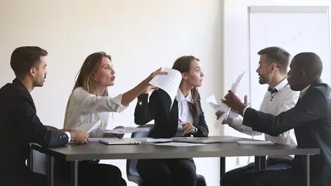 Ссорятся коллеги
