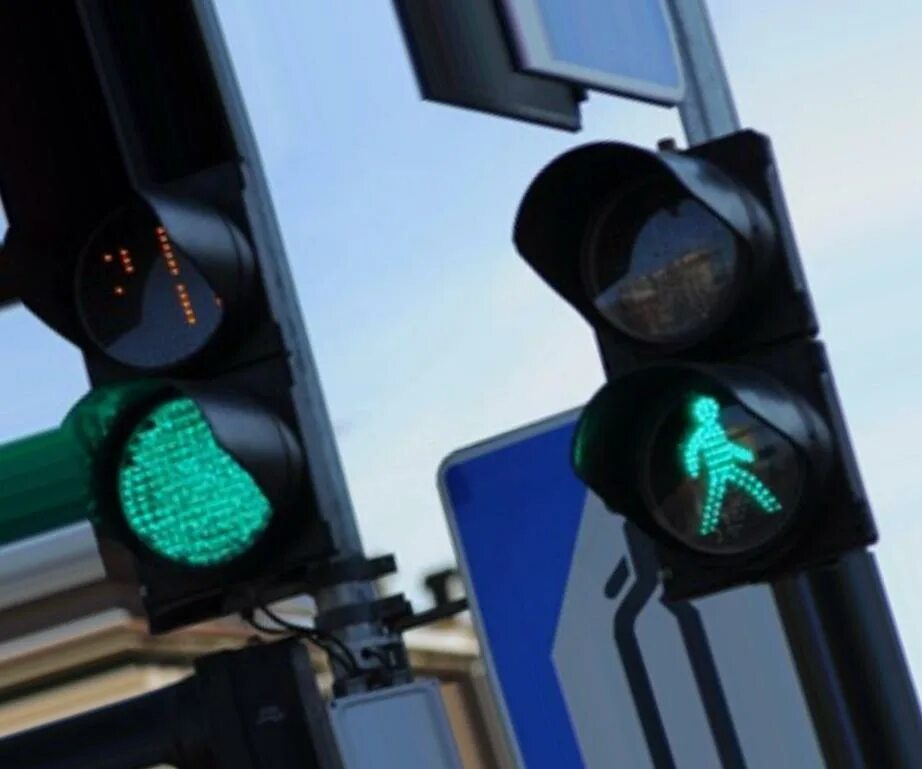 Почему закрыли светофор. Красный сигнал светофора. Светофор дорожный. Почему закрыли светофор. Светофор.