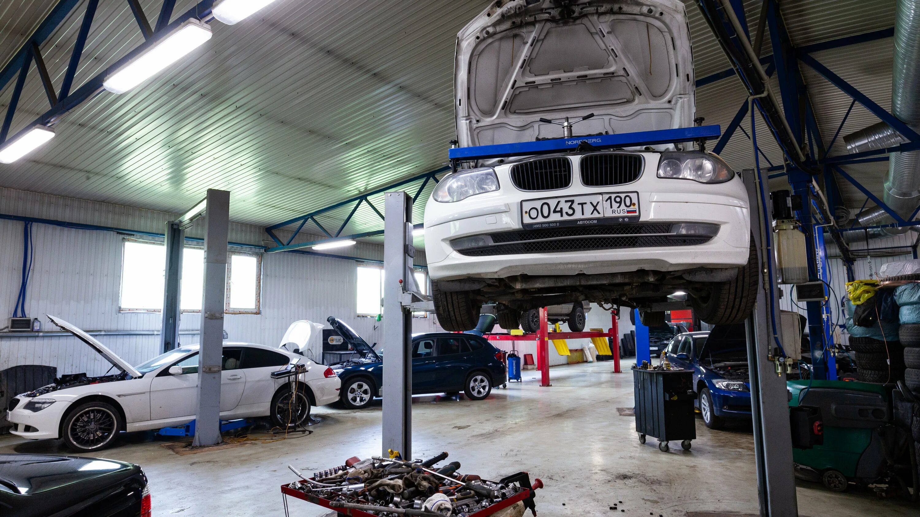 Сервис bmw в москве. Рольф премиум химки. Рольф премиум бмв. Автосервис московское шоссе. Сервис ленд ровер в москве lr-west.