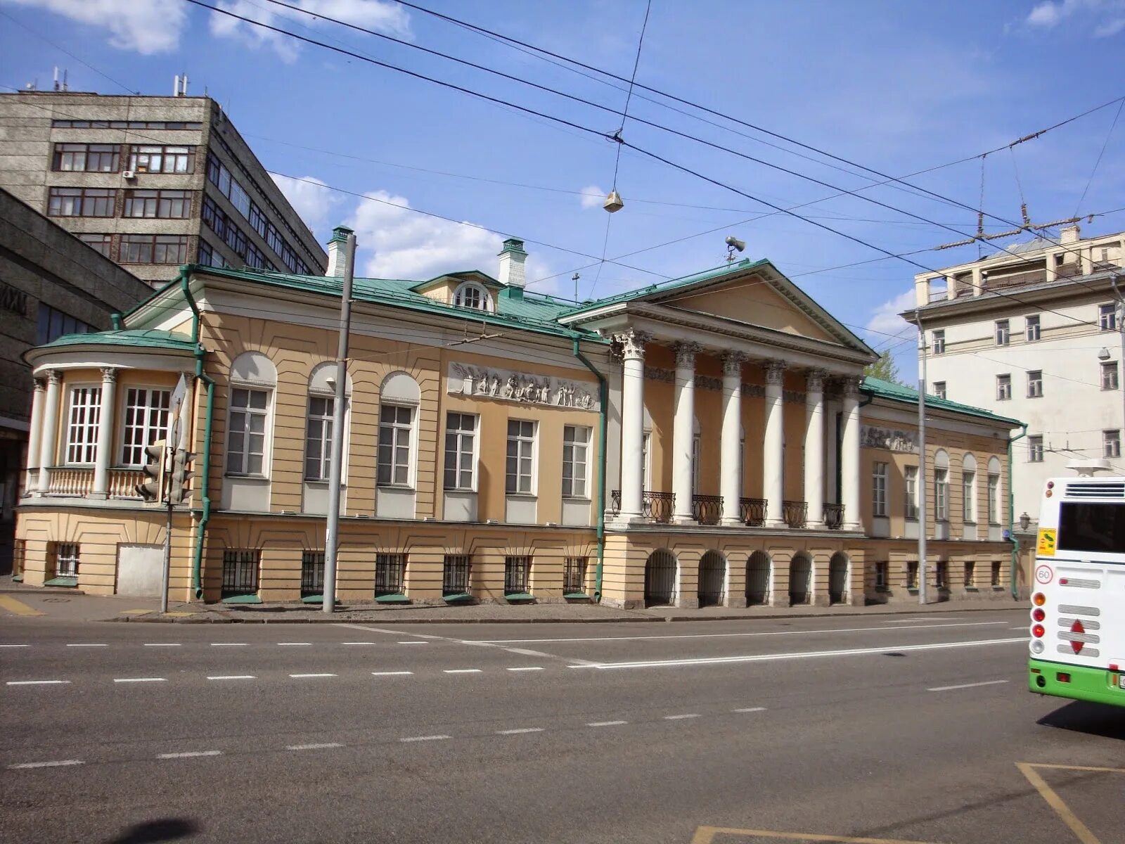 Старая басманная старые фото. Усадьба муравьёвых-апостолов Старая Басманная улица. Старая Басманная улица Москва. Старобасманная. Ул. Старая Басманная, д.19. Стр.1 усадьба.