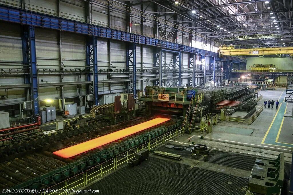 Металлургический завод магнитогорск цех. Магнитогорск металлург комбинат. Директор чмк челябинск. Металлургический комбинат магнитогорск. Магнитогорский металлургический комбинат.