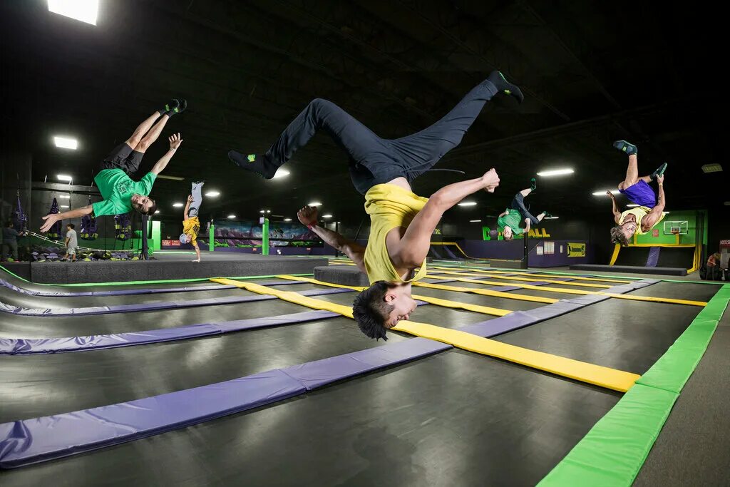 Эйр г. Джамп. Скай джамп. Спортивные развлечения. Trampoline Park.