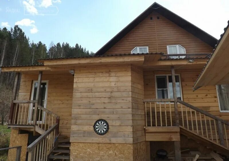 в белокурихе дома с пугалами над крышей. гостевой дом уют белокуриха.