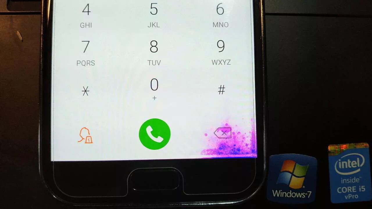 Самсунг стал черный экран. Фиолетовые пятна на экране Samsung. Фиолетовые пятна на экране Samsung a41. Фиолетовое пятно на экране Samsung a50. А5 самсунг на экране стрелка.