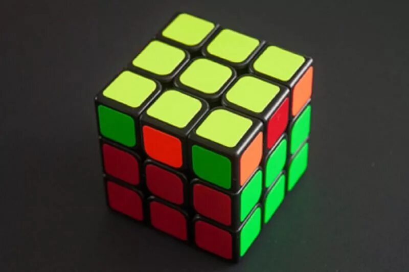 Рубик сбор. Кубик Рубика одна сторона. Кубик рубик 3 на 3 собранный. Кубик рубик одна сторона собрана. Сломанный кубик Рубика 3х3.