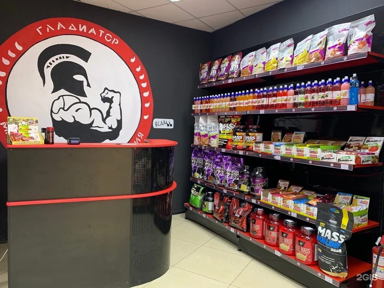 Реклама спорт магазина. Спорттовары баннер. Спортивные магазины америка. Go sport baku. Вывеска спортивного магазина.