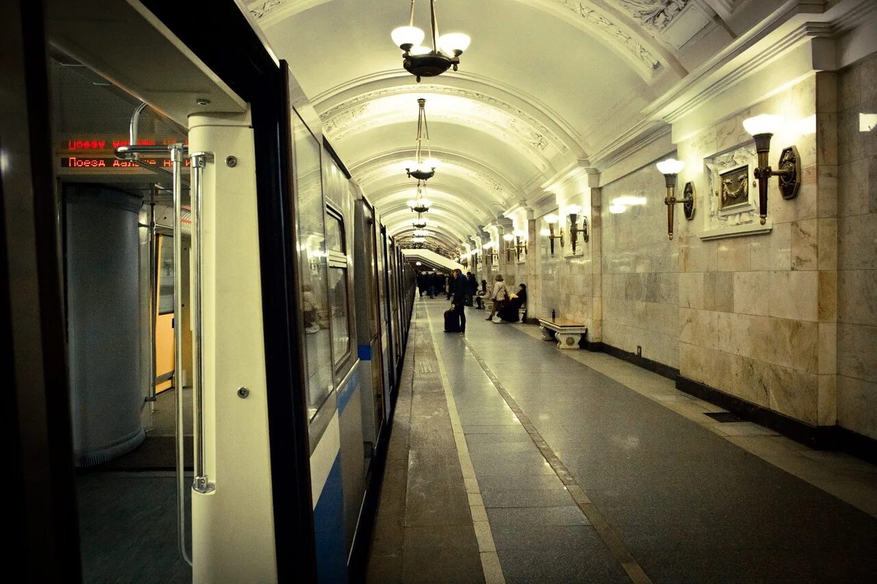 Во сколько открывается и закрывается метро. Владимирская метро. станция метро владимирская. метро 2011. проект владимирского метро.