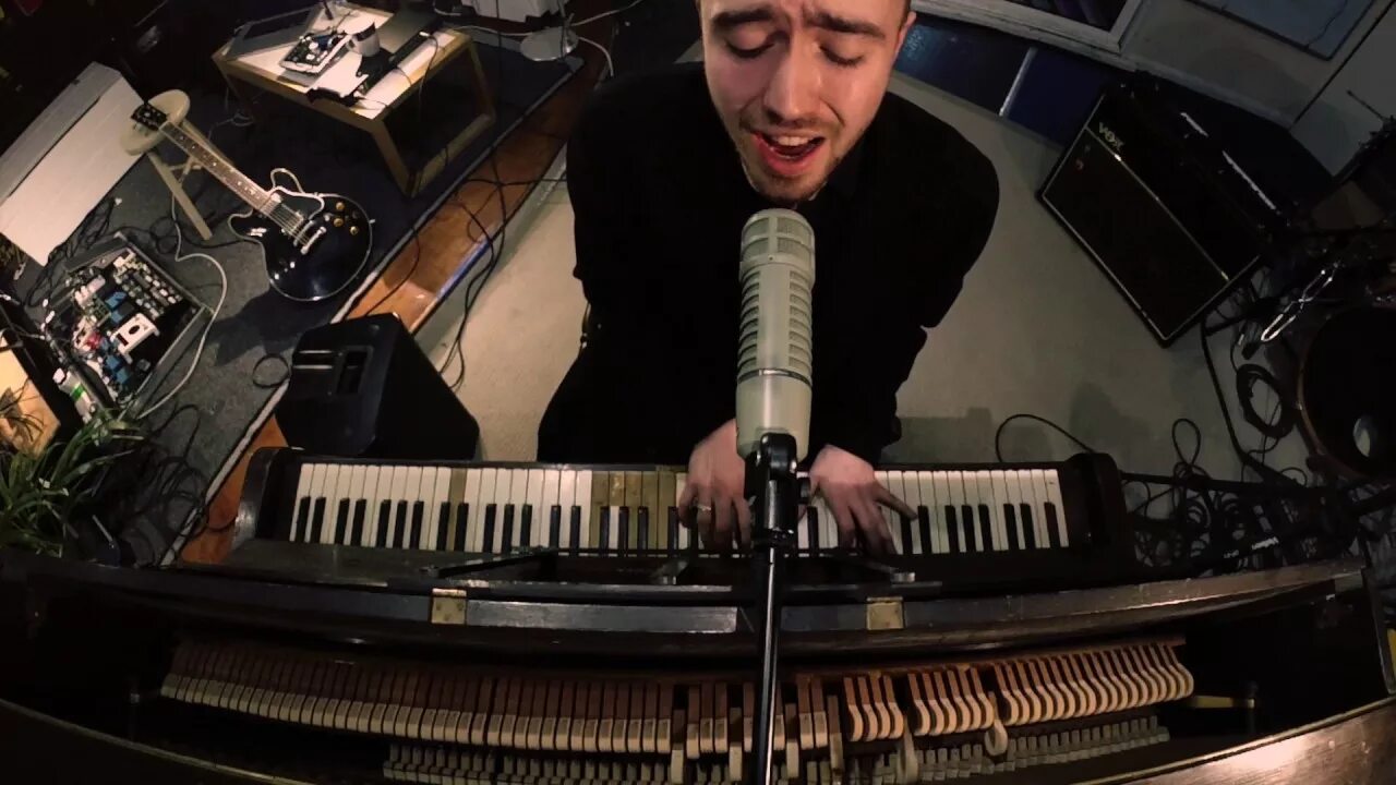 Matt maltese as the world caves in. Matt Maltese as the World. As the World Caves in Matt Maltese. Matt Maltese as the World Caves in обложка. As the World Caves in Matt Maltese в фильме.
