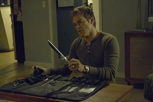 Декстер кадры из сериала Звезде "Декстера" и "Баффи" Джули Бенц исполнилось 50 лет новости кино 1 мая