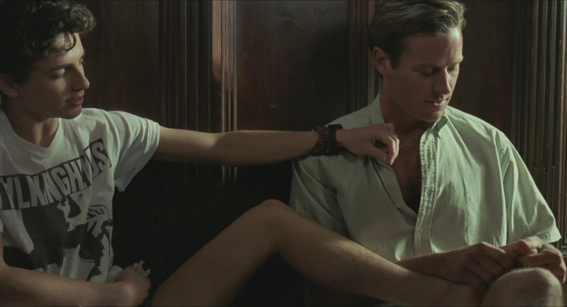 I him calling. Элио и Оливер. Элио Перлман и Оливер. Элио и Оливер поцелуй. Call me by your name, 2017 Элио Оливер.