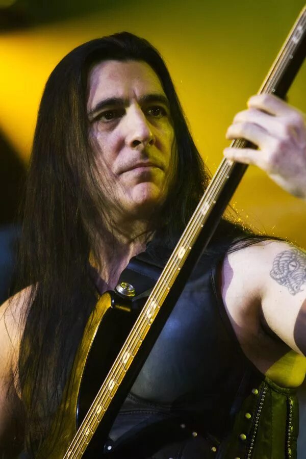 Бас гитарист мановар. Джоуи димайо. Джоуи димайо. Джоуи димайо. Джоуи де майо мановар.