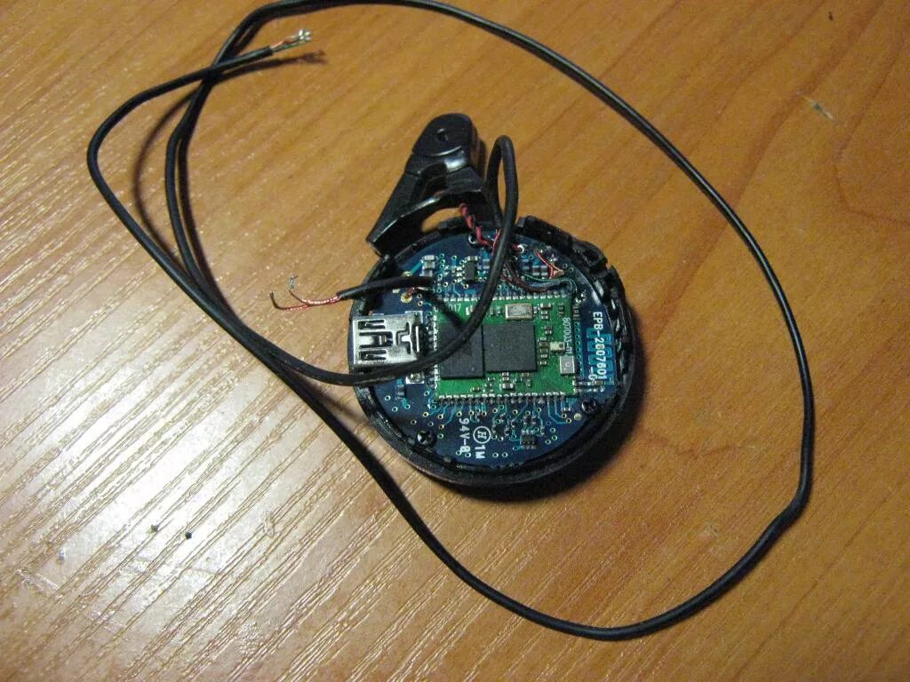 Bluetooth модуль наушники. Блютуз модуль из беспроводных наушников. плата беспроводных наушников. микросхема блютуз наушников. микросхема для блютуз гарнитуры.