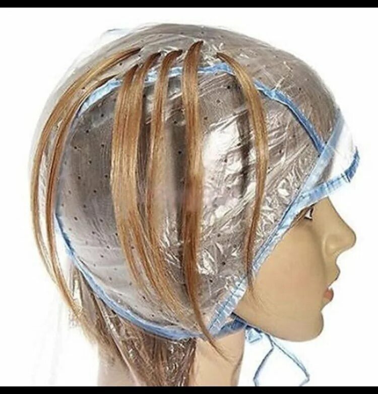 Мелирование через шапочку на длинные волосы. Шапка для мелирования. Мелирования волос через шапочку. Моделирование через шапочку. Милирование чере шапочку.