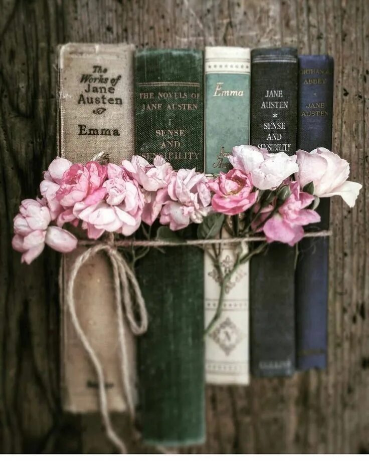 Год в цветах книга. Книга цветы. Эстетика книг и цветов. Книги Эстетика. Книга с цветами.