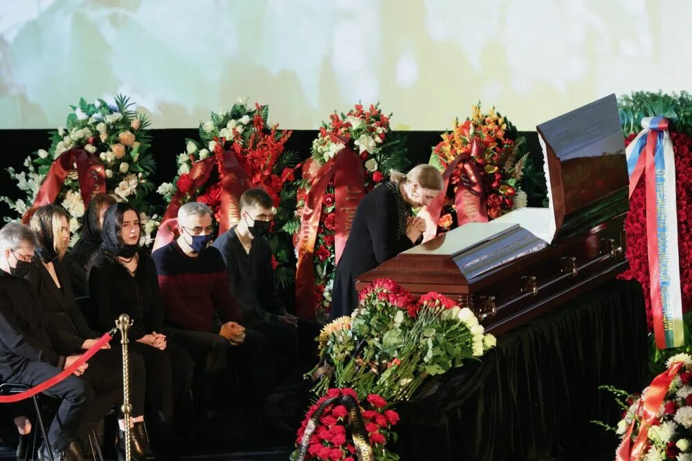 Прощание с Зинаидой Кириенко. Похороны Зинаиды Кириенко. Прощание с ширвиндом фото