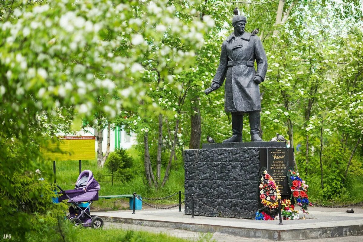 Деревню спеков. Памятник спекова кандалакша. памятник ленину кандалакша. спекова памятник. кандалакша мемориал героям.