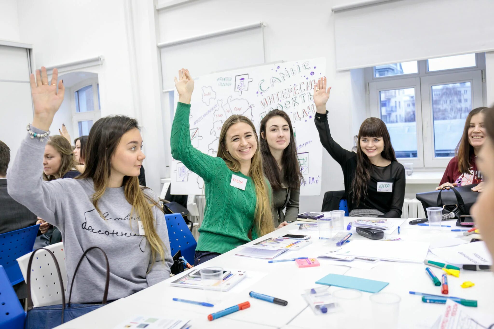 Молодые it специалисты. Студенты на предприятии. Практика студентов. Студенты на предприятии. Технический специалист.