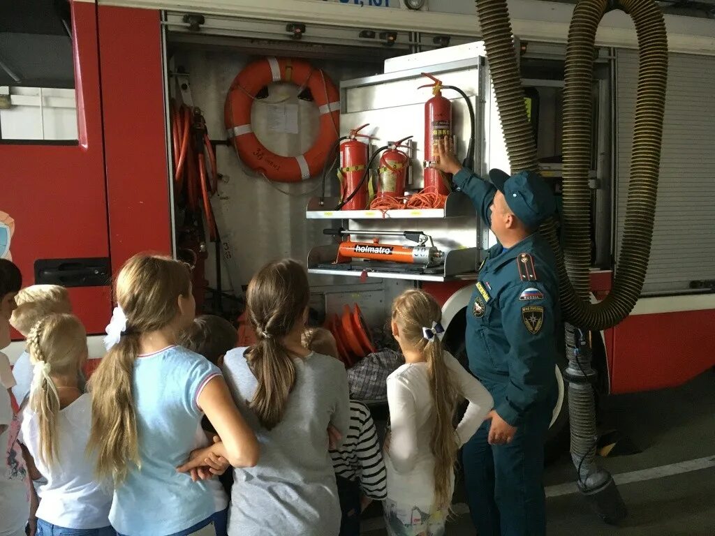 городская пожарная часть. москва экскурсия для детей пожарные. учебный центр мчс теплый стан экскурсии для детей. москва экскурсия для детей пожарные. пожарная часть жулебино экскурсия.