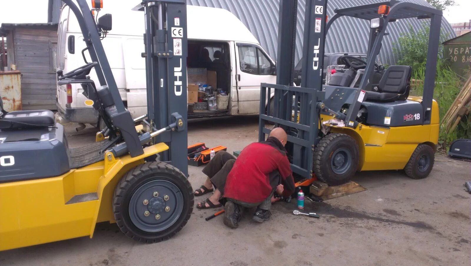 Дизельный погрузчик вакансии. Машинист вилочного погрузчика. Cesab, b210. Дизельный погрузчик вакансии. Карщик водитель погрузчика.
