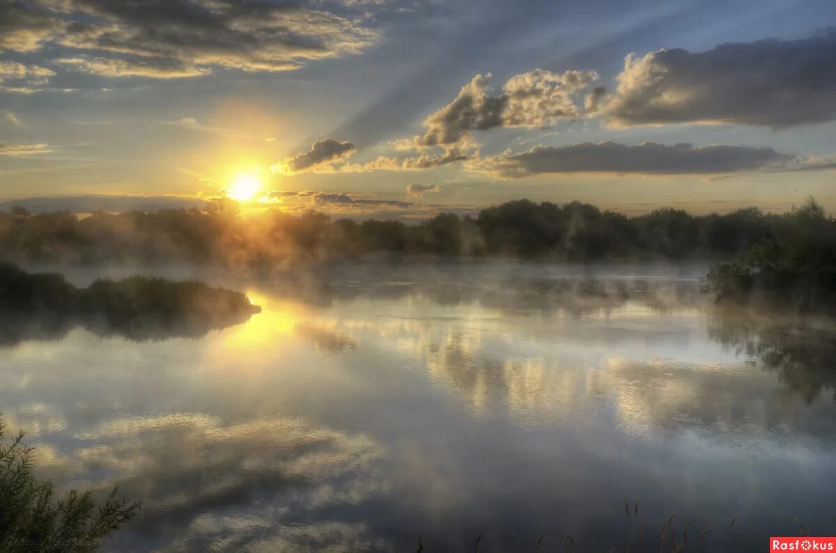 Первые лучи солнца. Первый луч солнца через неплотно притворенные. Природа солнце. Первый луч солнца через неплотно притворенные. Первый луч солнца через неплотно притворенные.