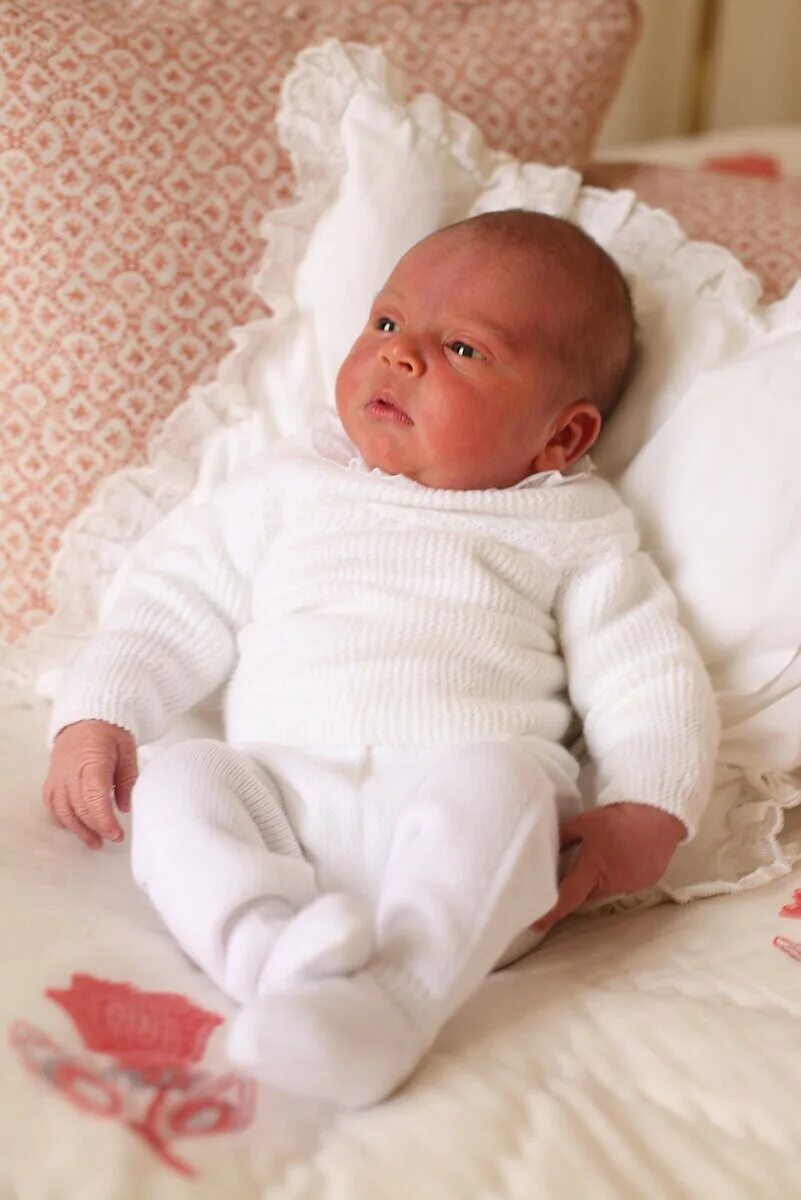 Первые 3 дня новорожденного. Луи Миддлтон. Принц Луи. Принц Луи Кембриджский фото. Кейт Миддлтон рождение Луи.