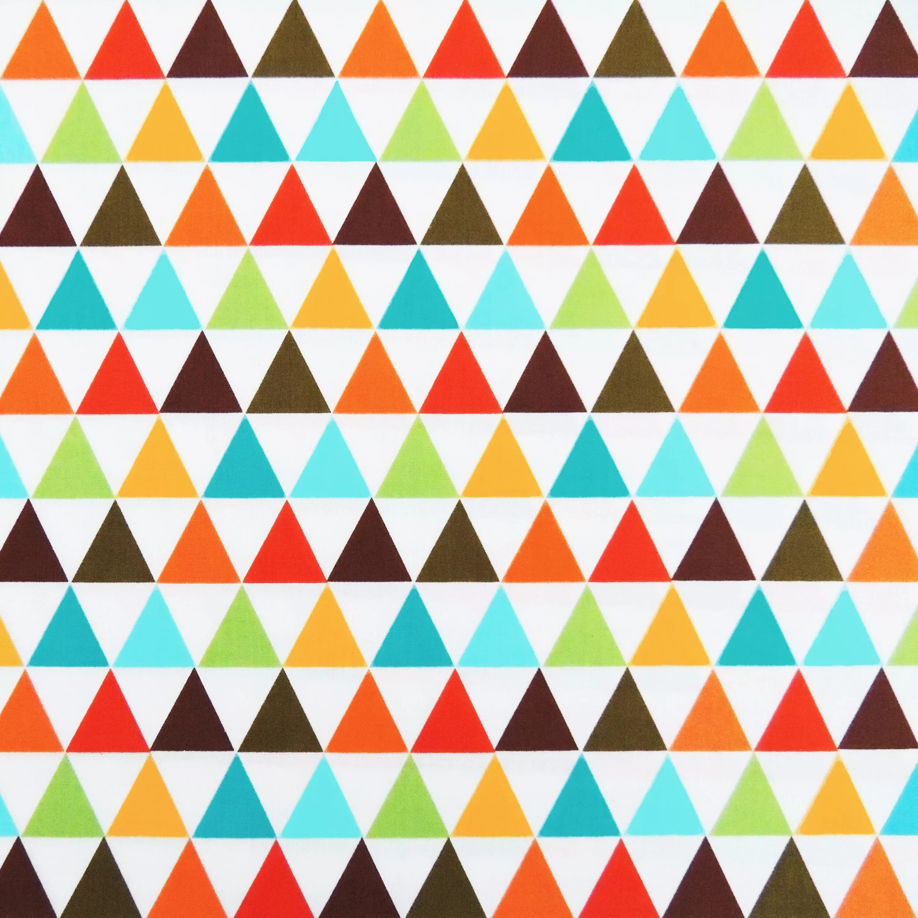 Геометрический рисунок треугольники. Цветные треугольники. Геометрический орнамент. Ткань с геометрическим орнаментом. Треугольник, разноцветный.
